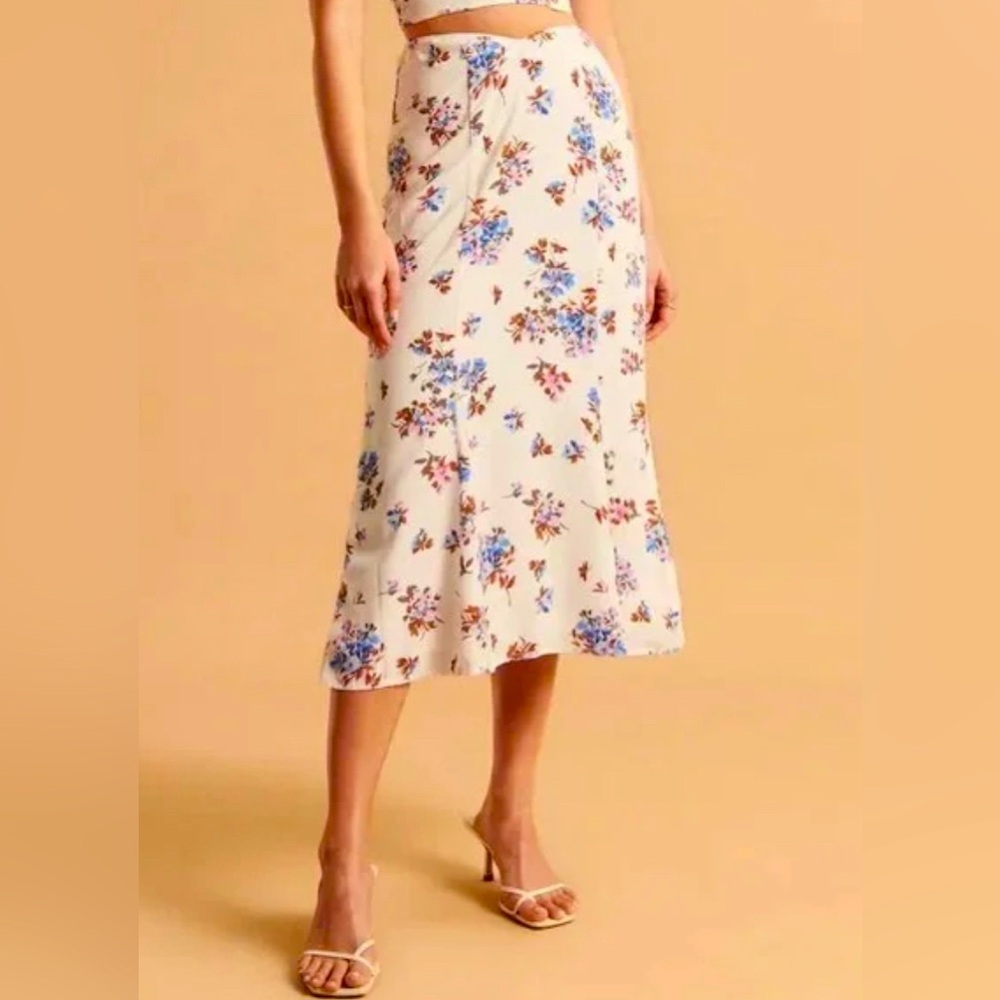 Abercrombie & Fitch dipped waist mid floral A line skirt